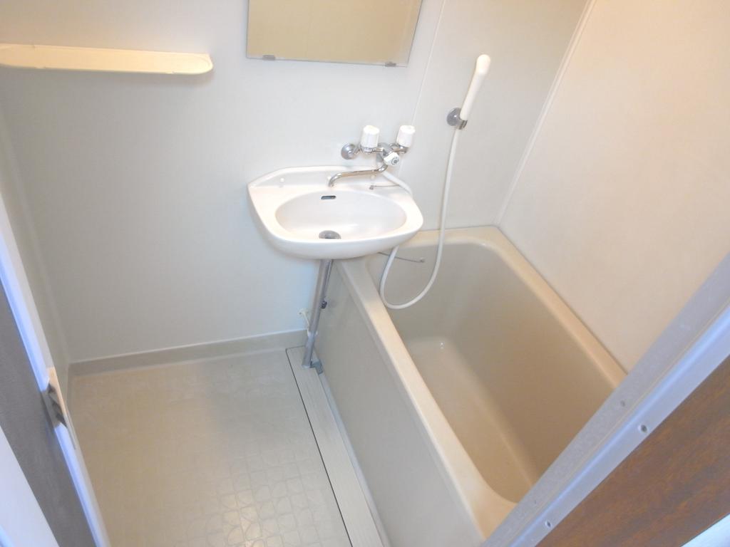 Bath. Tamamura Kaminote Rent Taihei ・ Mansion indoor bathroom