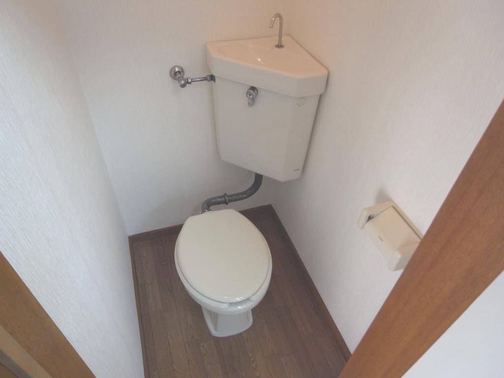 Toilet. Tamamura Kaminote Rent Taihei ・ Mansion indoor toilet