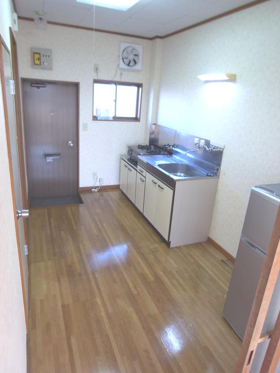 Kitchen. Tamamura Kaminote Rent Taihei ・ Mansion indoor kitchen (3)