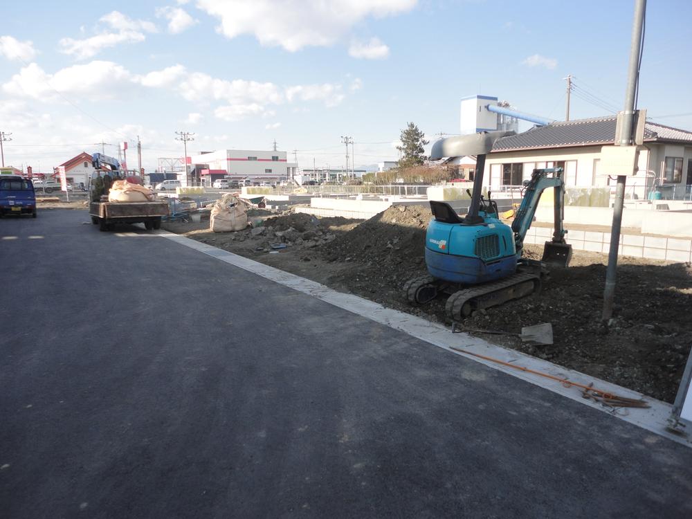 Local photos, including front road. Local (12 May 2013) Shooting