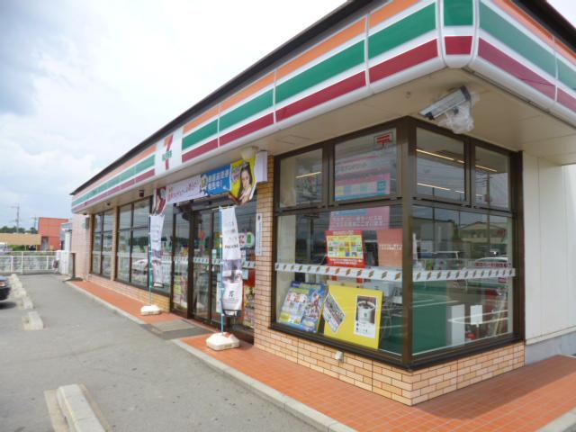Convenience store. 1762m until the Seven-Eleven Tamamura Goryo shop