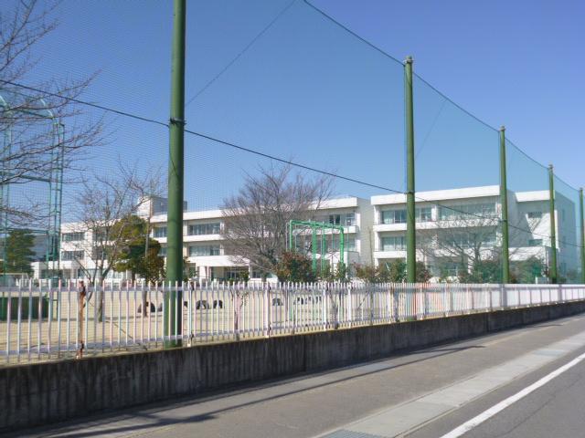 Primary school. 1192m to Tamamura Tatsushiba root Elementary School