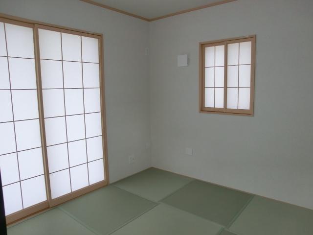 Non-living room. Same specifications