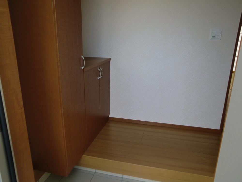 Entrance. Entrance (same specifications)