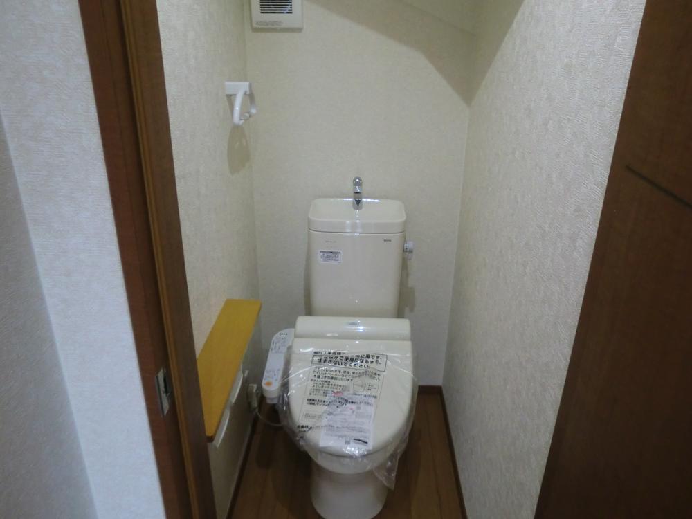 Toilet. Toilet (same specifications)