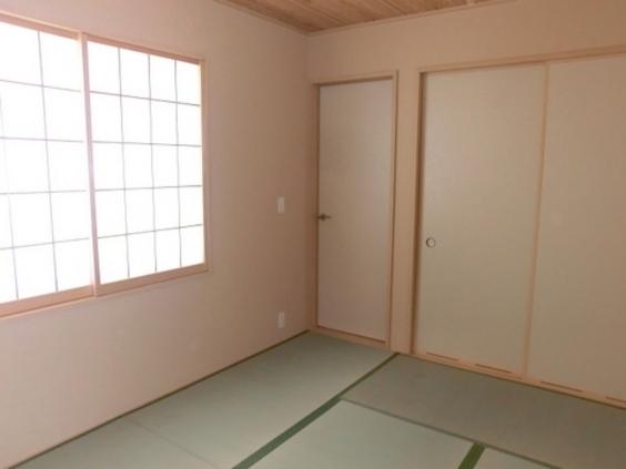 Non-living room. Same specifications