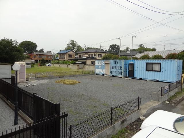 Local land photo. Taken from the southeast direction, Blue container will remove.