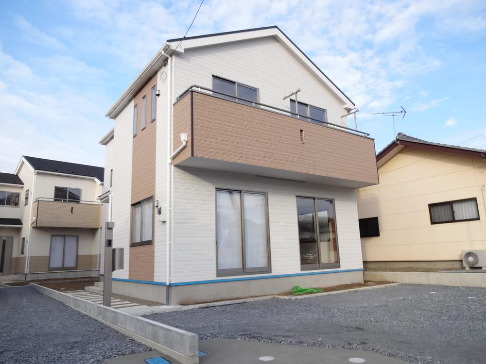 Local photos, including front road. Local (10 May 2013) Shooting