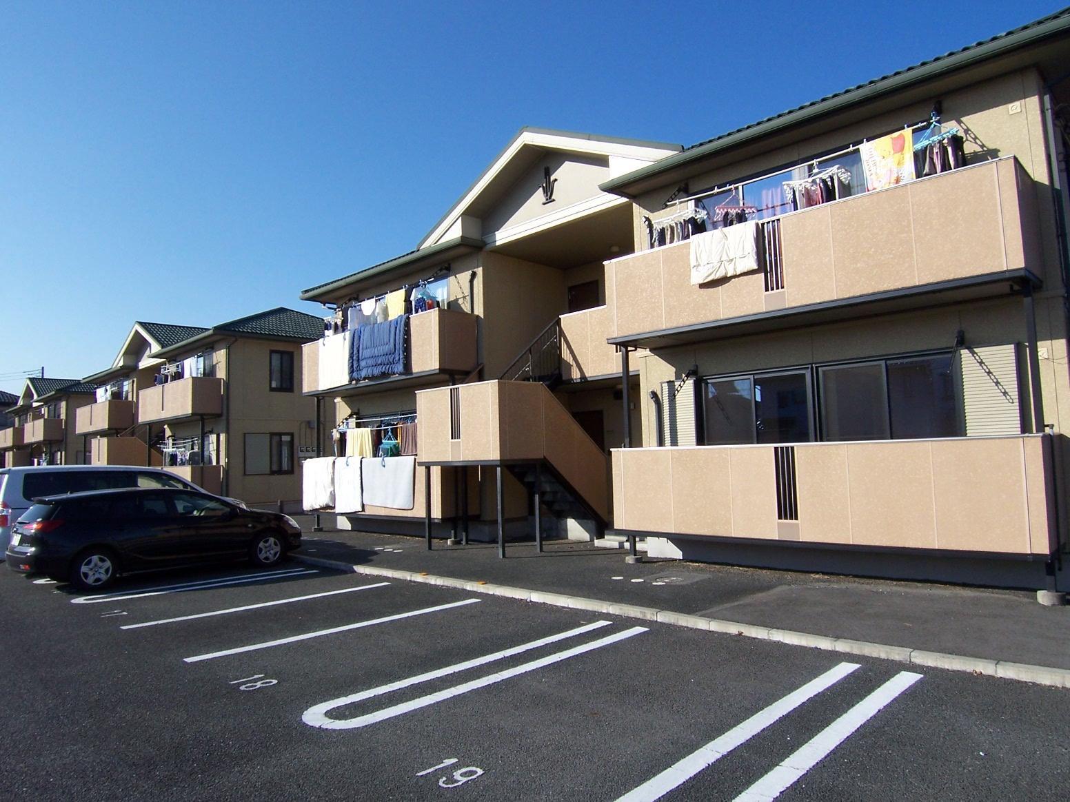 Building appearance. There is also a balcony on the first floor. It is convenient to hang out futon