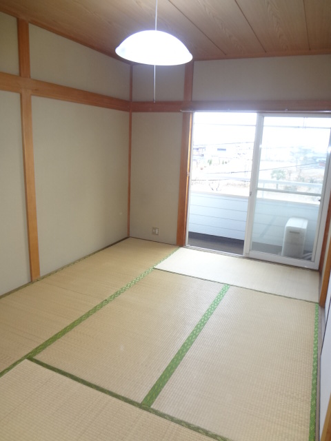 Other room space. Living next to the Japanese-style room