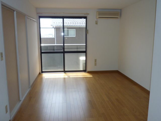 Living and room. Air-conditioned ・ Flooring re-covered already