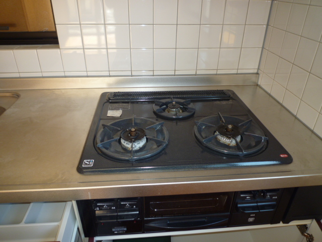 Kitchen. Three mouth with stove