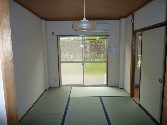 Living and room. tatami ・ It is already cross re-covering.