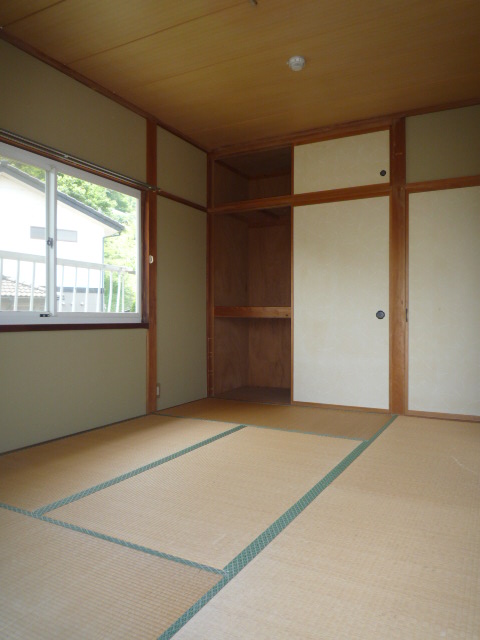 Other room space. Japanese-style room south