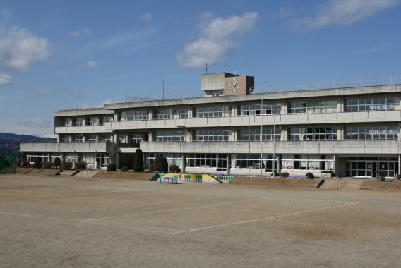 Primary school. Tachibana until elementary school 2100m