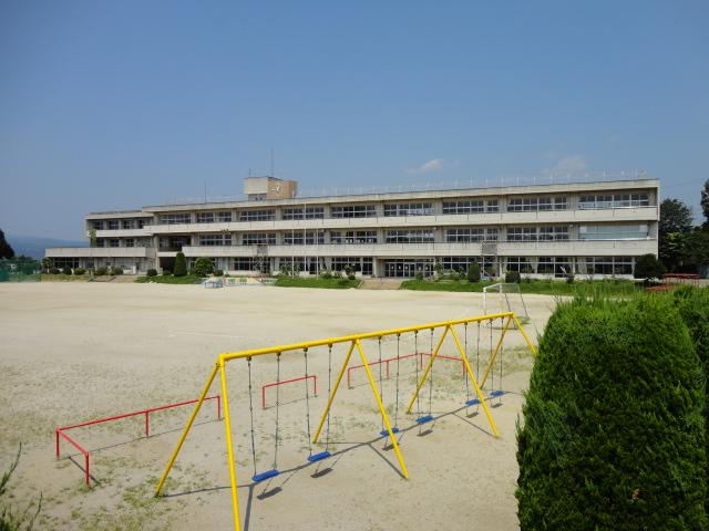 Primary school. Shibukawa Municipal Tachibana up to Elementary School 1137m