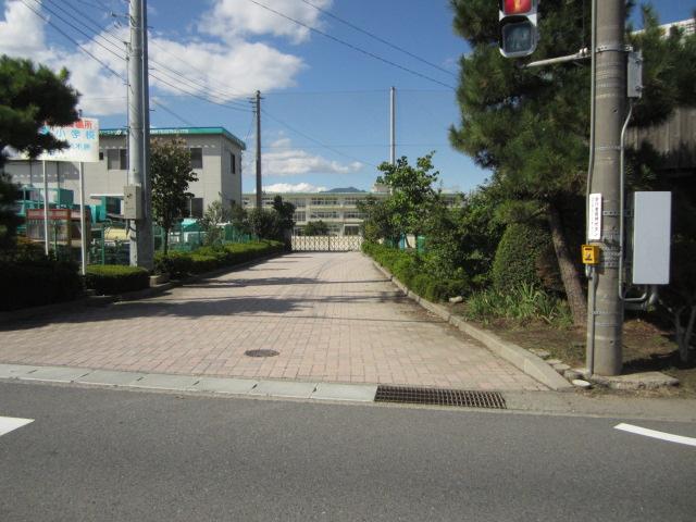 Primary school. Shibukawa 1010m until the Municipal old winding Elementary School