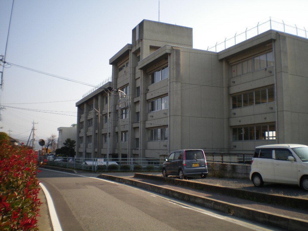 Primary school. 1100m to Shibukawa Municipal old winding elementary school (elementary school)