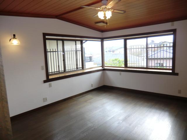 Non-living room. 2F east of Western-style (10 Pledge) How in the master bedroom?