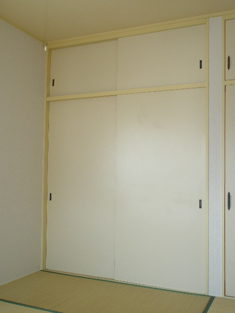 Receipt. With upper closet ・ Yes hammer closet