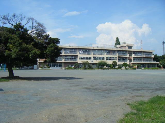 Primary school. 1890m to Takasaki Municipal Takigawa Elementary School
