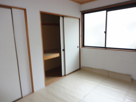 Living and room. Japanese-style room 6 quires with closet.