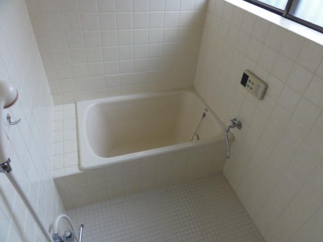 Bathroom. Contact road