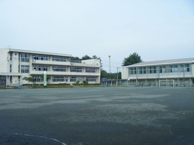 Primary school. Above 郊小 1150m to school