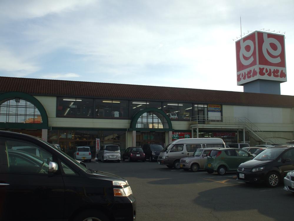 Supermarket. Torisen is conveniently located in the shopping facility enhancement to 751m close to Gunma-cho shop