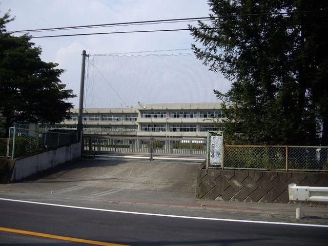 Primary school. Tsutsumike until Oka Small 960m