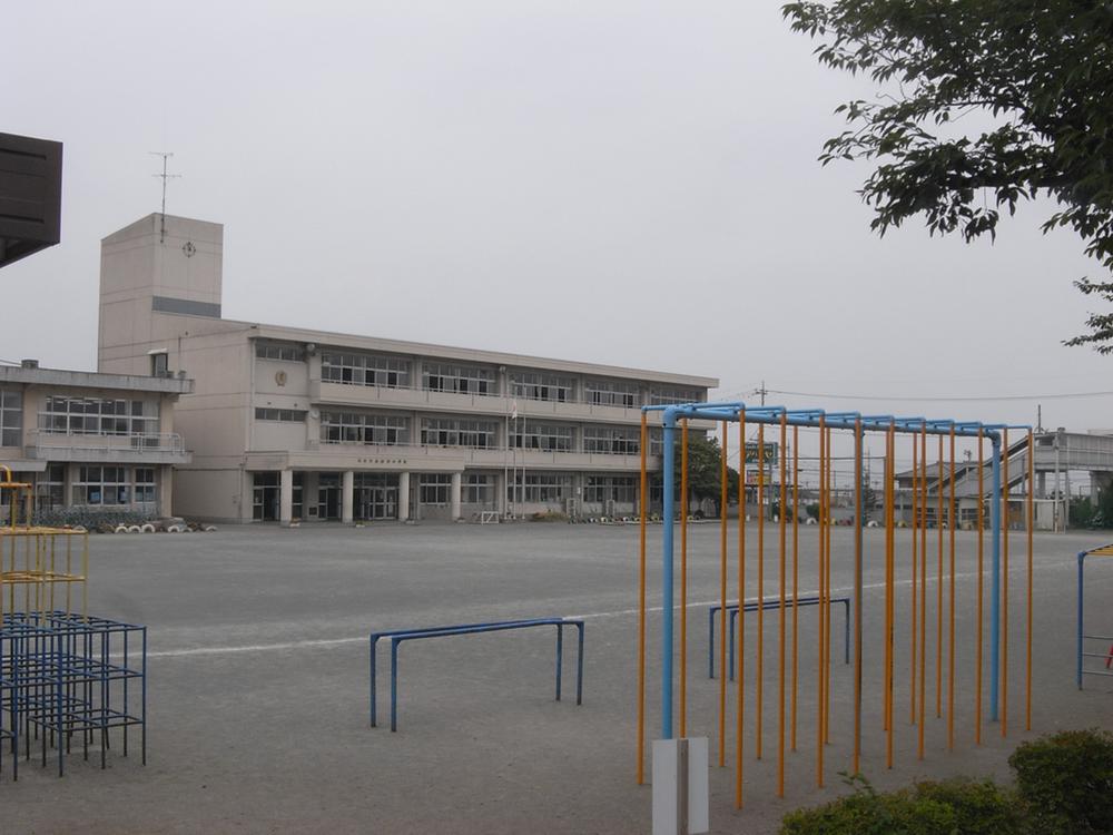 Primary school. 930m to Takasaki City Kaneko elementary school