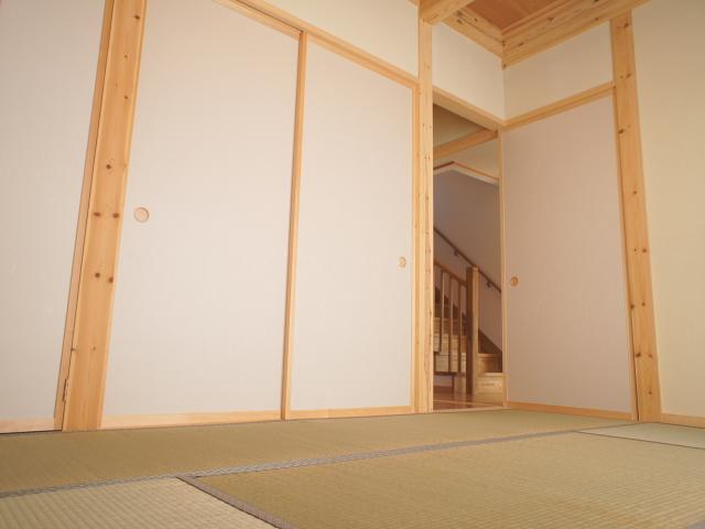 Other Equipment. For the independent Japanese-style room, This is useful can also be used as a guest room. 