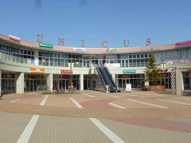 Shopping centre. Unikusu to Takasaki 814m