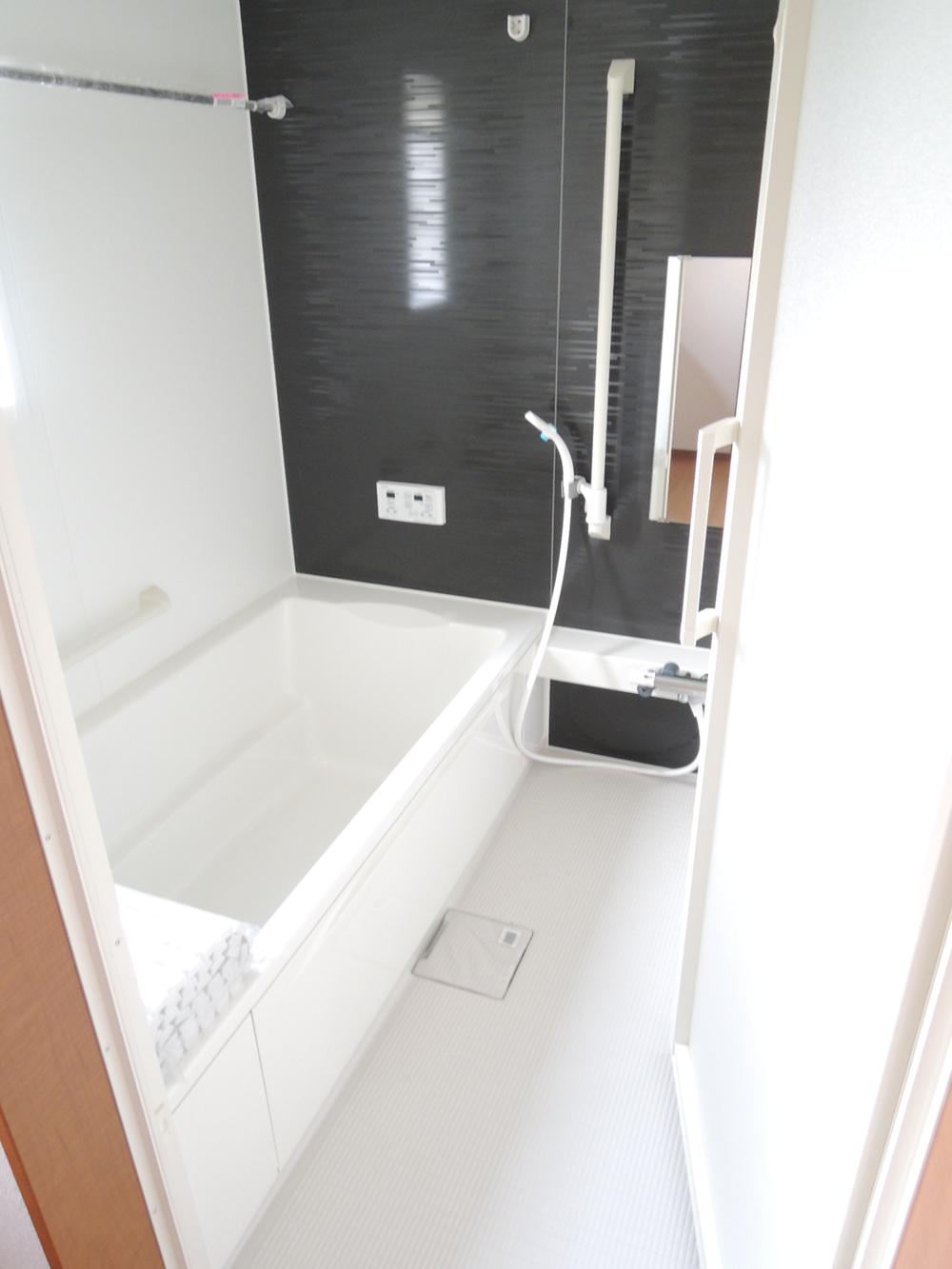 Same specifications photo (bathroom). Same specifications construction cases