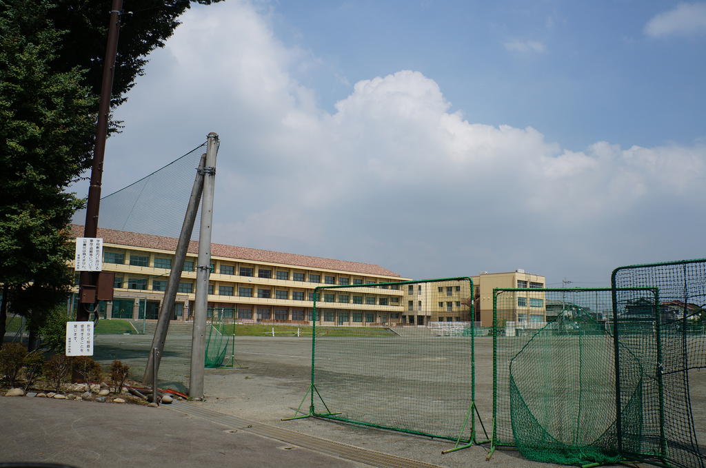 Junior high school. 954m to Takasaki Municipal Misato junior high school (junior high school)