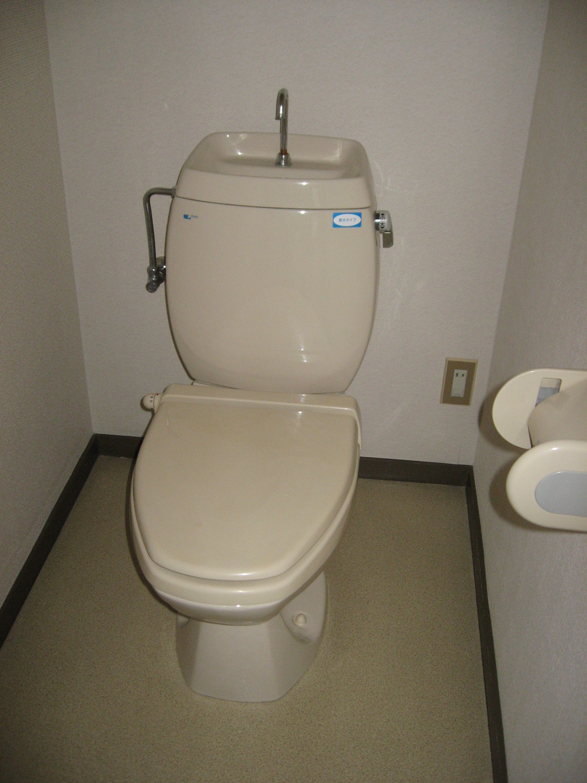 Toilet. With heating toilet seat