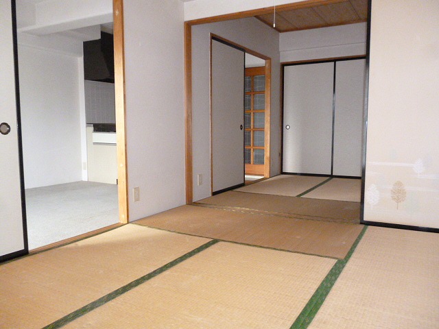 Other room space. Japanese-style 12 tatami in two between the More