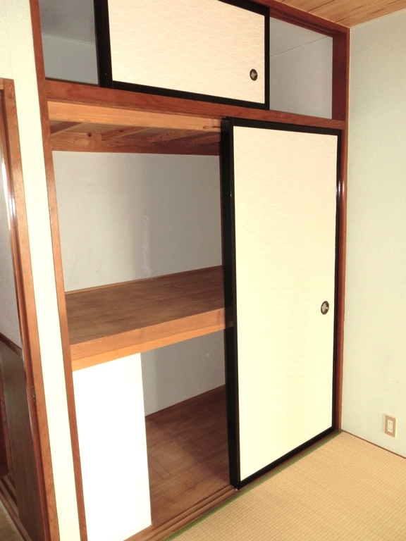 Other room space. Japanese-style storage