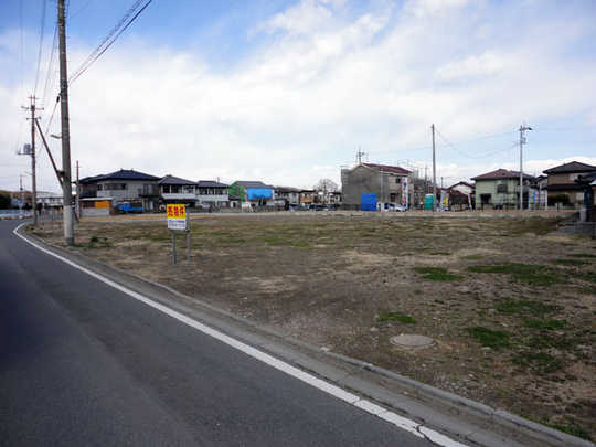 Local photos, including front road. Local land photo