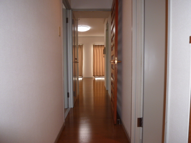 Other room space. Corridor