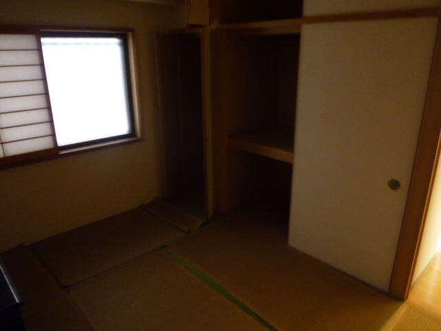 Other room space. Minami Japanese-style room Storage is abundant! 