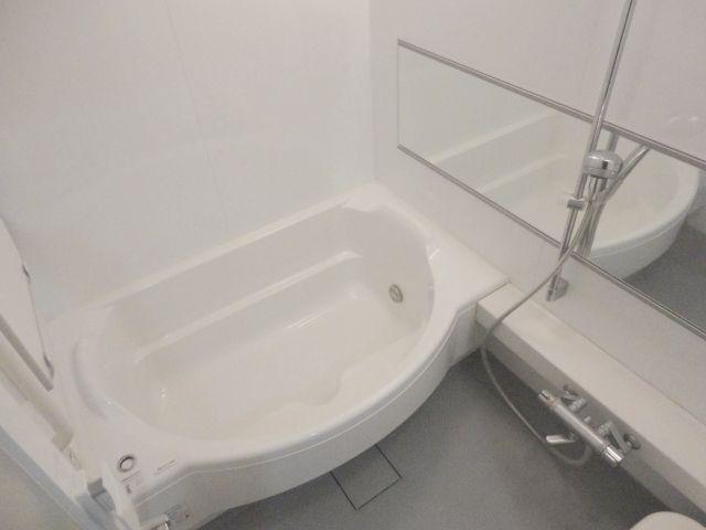 Bathroom. Since 1 tsubo unit bathroom also spacious