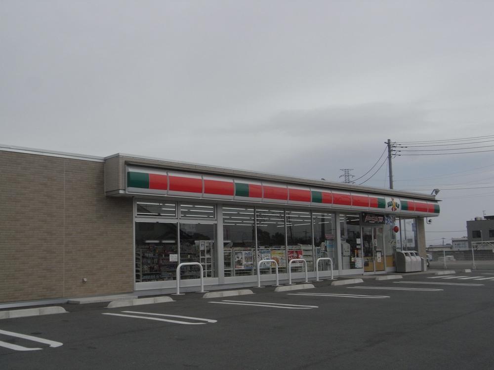 Convenience store. 1035m until Thanksgiving Takasaki Island field-cho shop