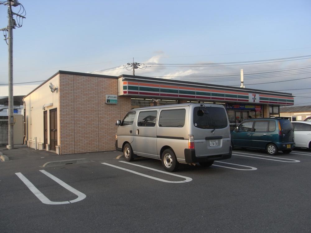 Convenience store. 947m to Seven-Eleven Takasaki Motoshimana the town shop