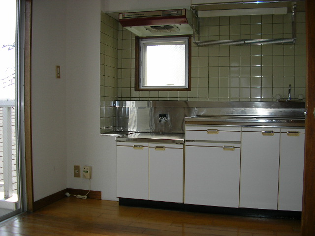 Kitchen. Yes window