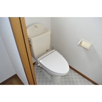 Toilet. Heating toilet seat