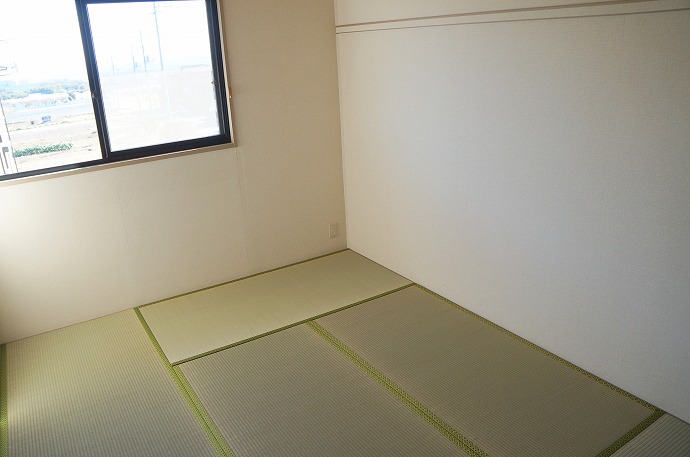 Living and room. Japanese-style room 6 tatami