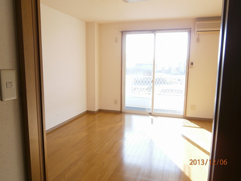 Living and room. Sunny spacious room