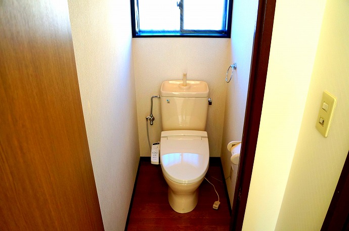 Toilet. With bidet! Window also attached to ventilation OK! 