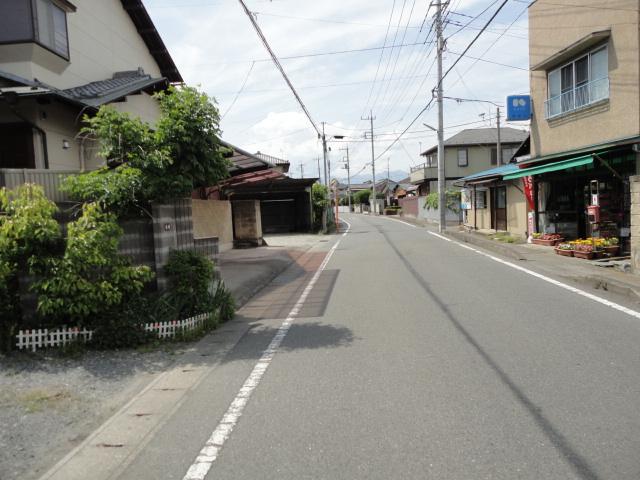 Local photos, including front road. Local (May 2012) shooting